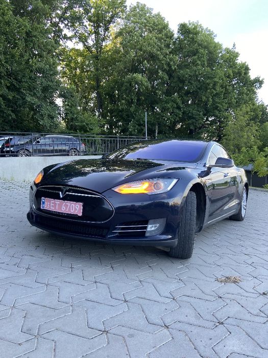 Tesla Model S P85 417к.с 85 КВт. Розмитненна!