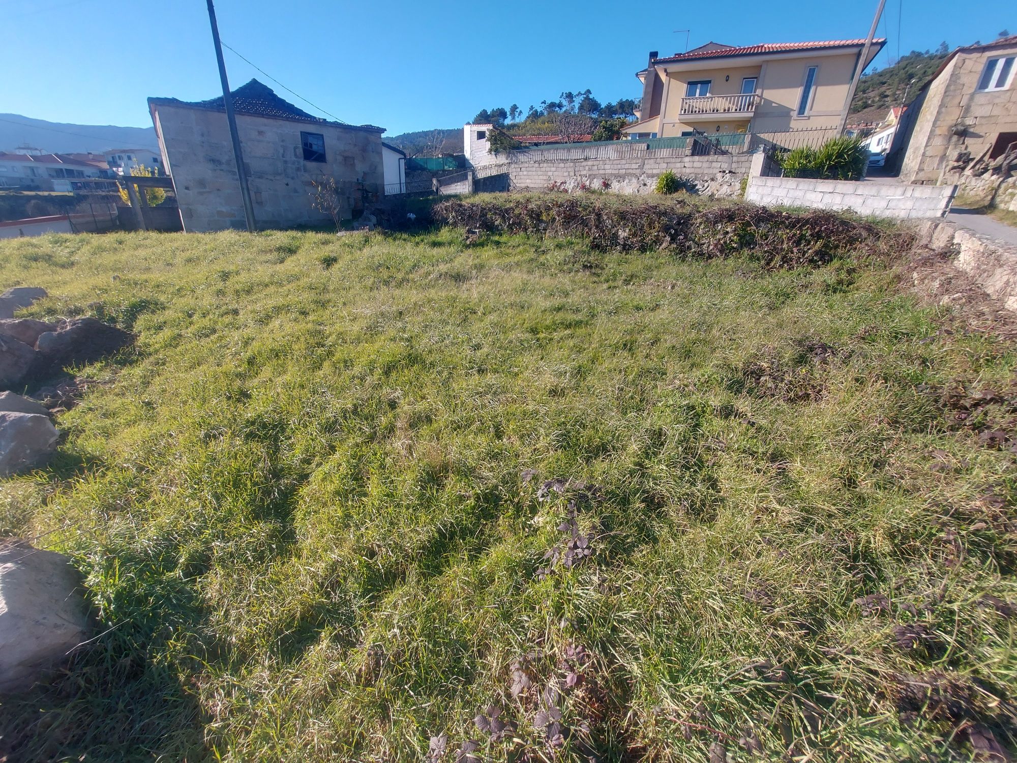 Oportunidade!! Terreno +habitação antiga+ Projecto