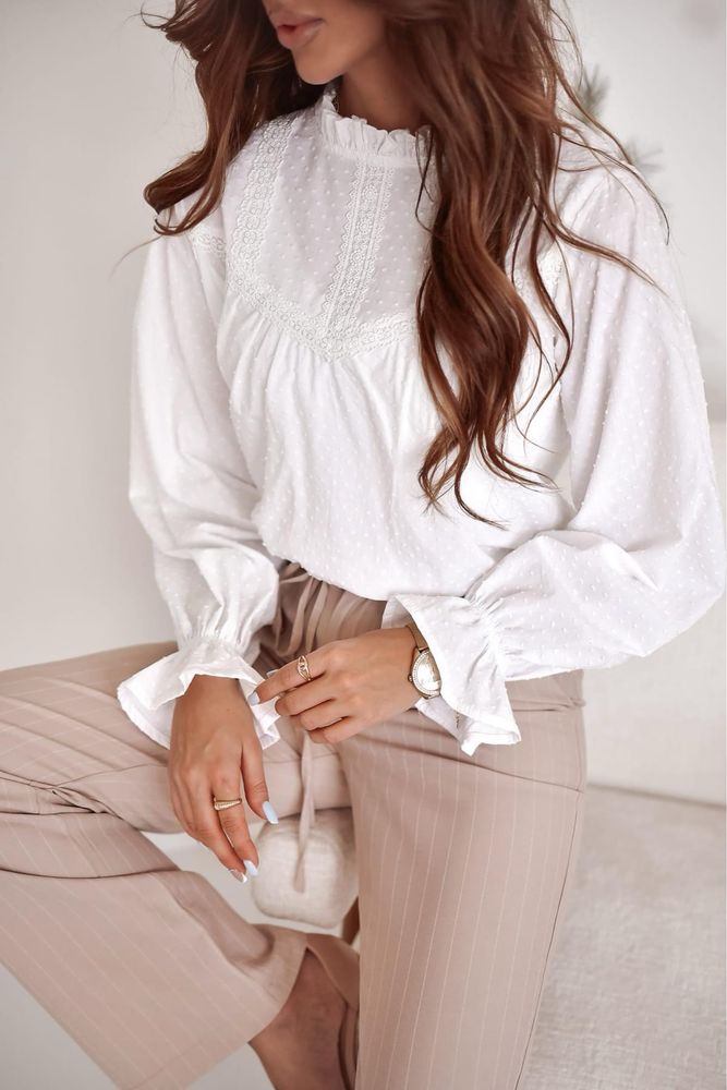 Biała elegancka bluzka ze stójką Xana S