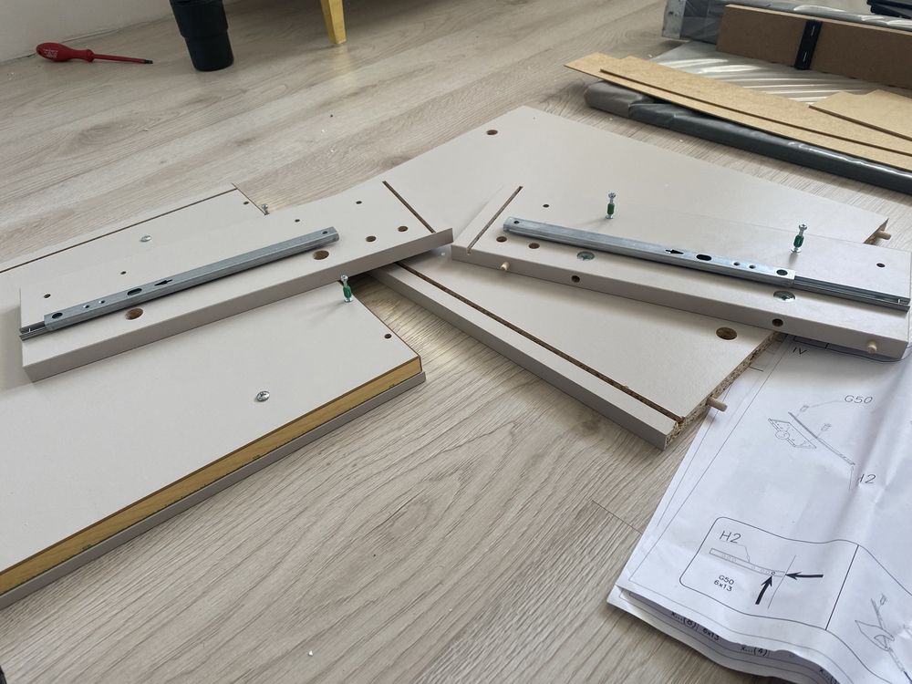 Skręcanie składanie mebli , montaż mebli Ikea vox castorama biurowe