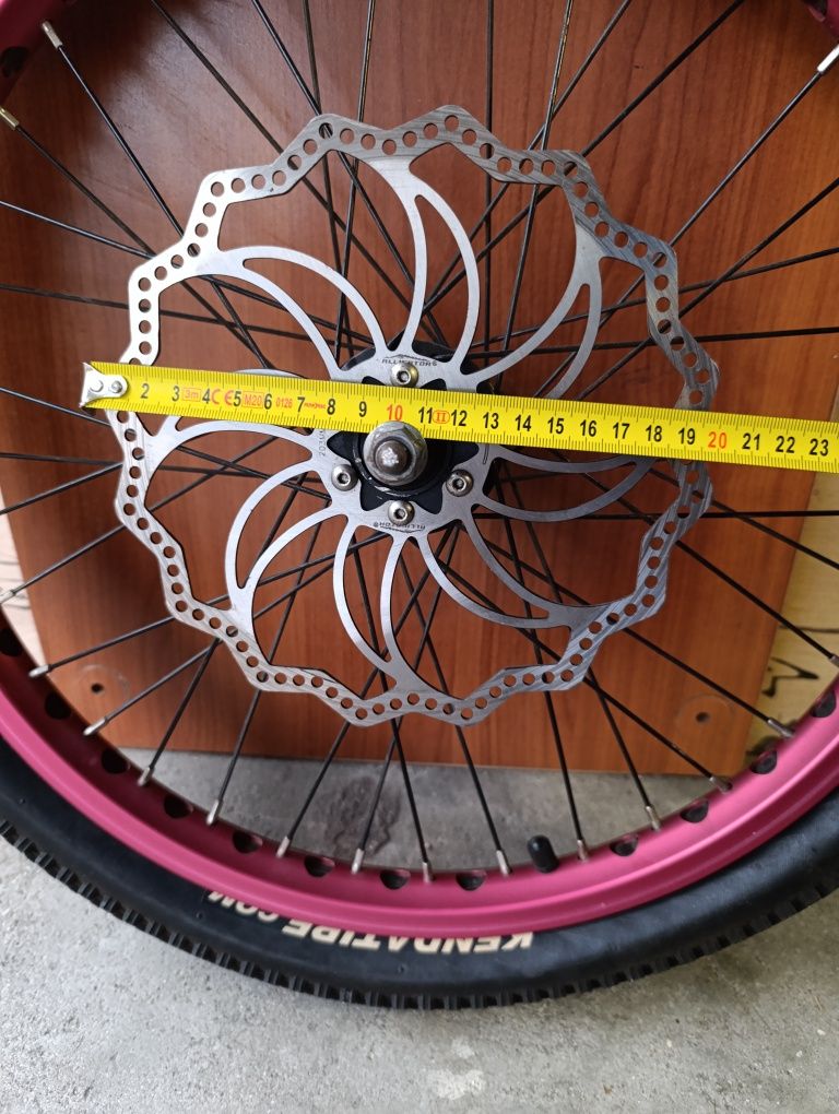 Roda de bicicleta em alumínio e com disco