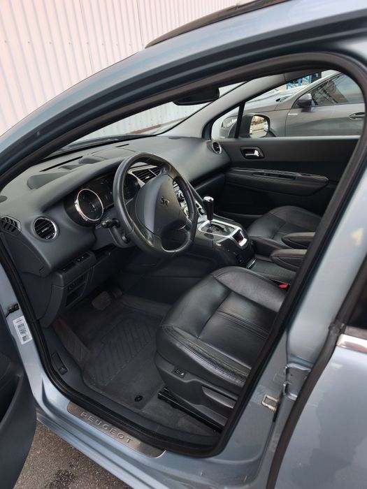 Продам Пежо 5008  2011г. после ДТП.