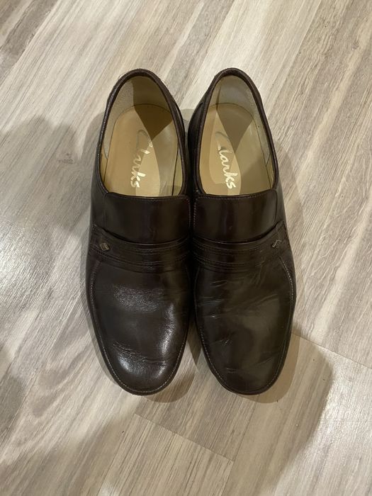 Продаю взуття кларкс