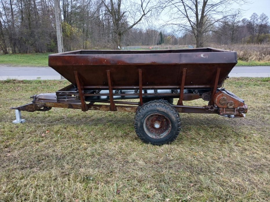 Rozsiewacz wapna rcw3/piast/wapniarka