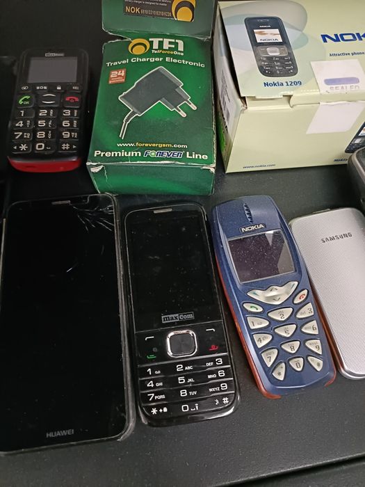 Stare telefony komórkowe