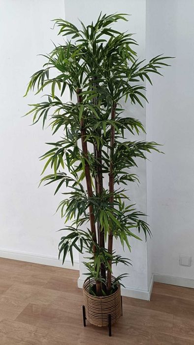 Planta Bambu artificial e vaso e suporte decorativo