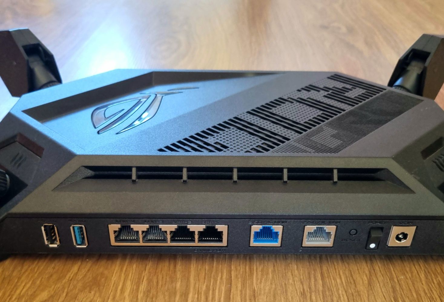 Маршрутизатор Asus ROG Rapture GT-AX6000 (90IG0780-MO3B00) WiFi6 / AX6