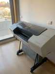 Plotter hp designjet T610 oferta 4 rolos de papel