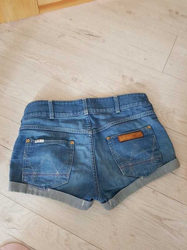 Sprzedam spodenki Wrangler Courtney Skinny