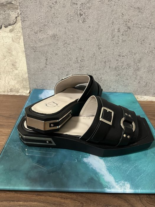 Шлепки  шлепанцы стильные