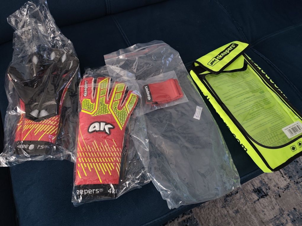 Rękawice bramkarskie 4keepers