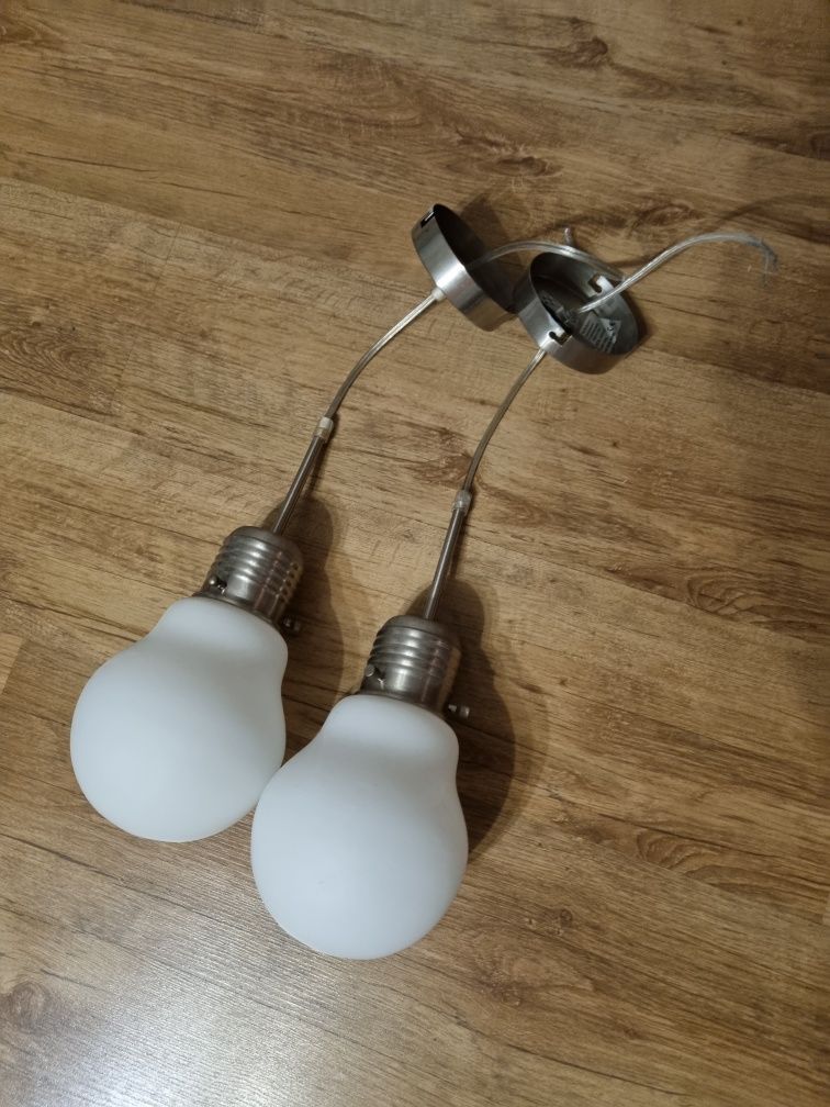 Lampa wisząca w kształcie żarówki