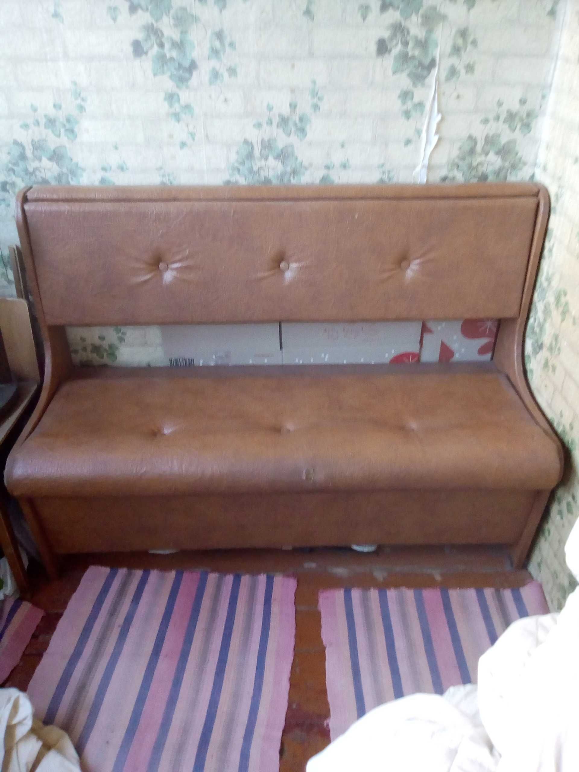 Продам диван от кухонного уголка