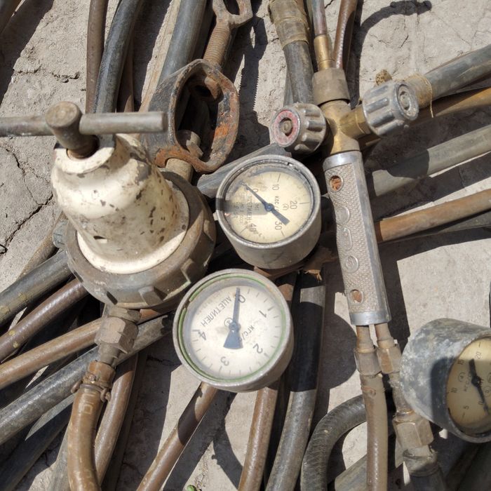 Газосварка, редуктор,шланг, резак.
