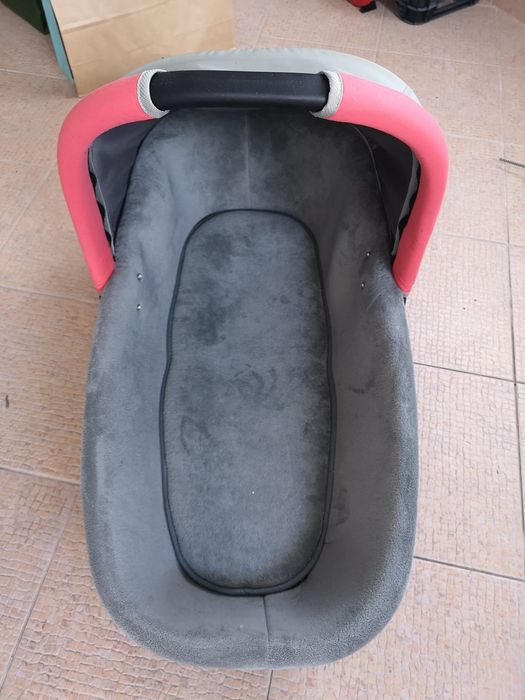 Alcofa de bebé completamente nova