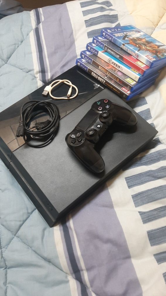 Playstation4 com comando e jogos