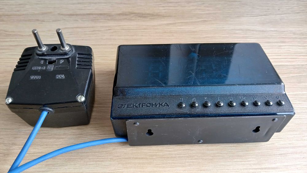 Zegar lampowy ELEKTRONIKA radziecki z czasów PRL