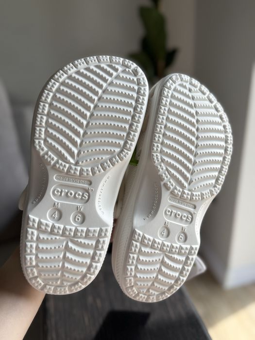 Crocs Classic крокси білі чорні беж шльопанці крокс класік 36 37 38 39