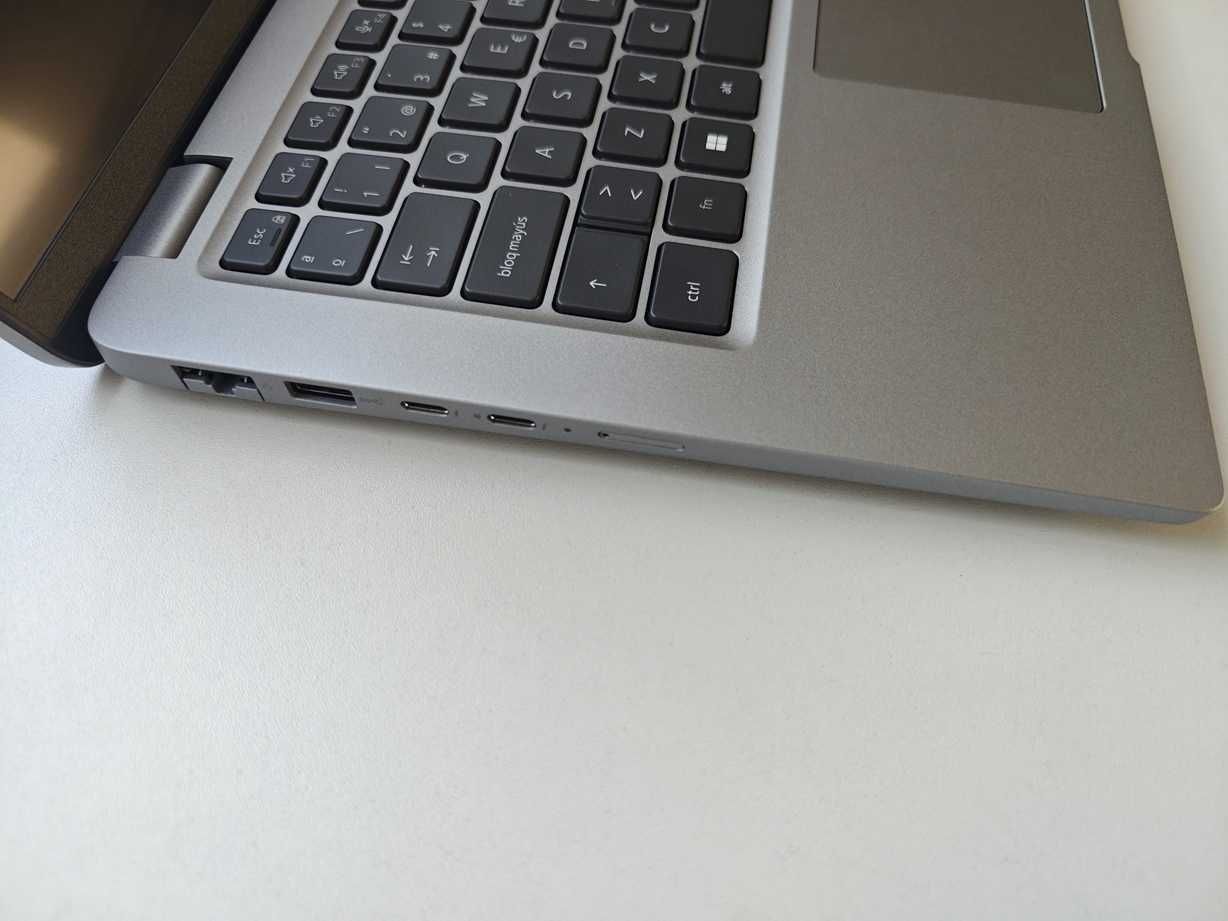 Dell Latitude 5450 - Core Ultra 7, 32GB de RAM, 512 SSD, touch
