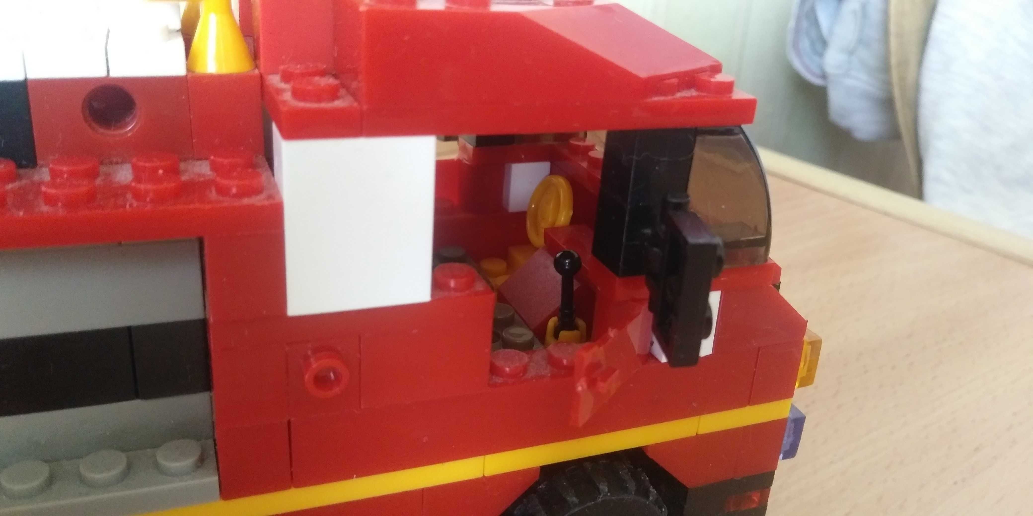 Лего масштабная пожарная машина в состоянии новой