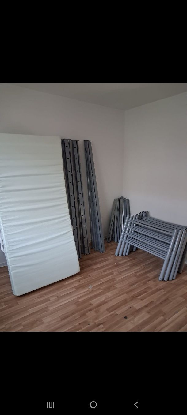 Łóżko pojedyncze metalowe 90 x 200 z materacem