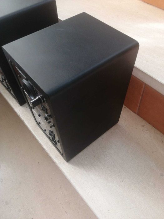 Monitores de Áudio Yamaha HS5 + Suportes de Chão