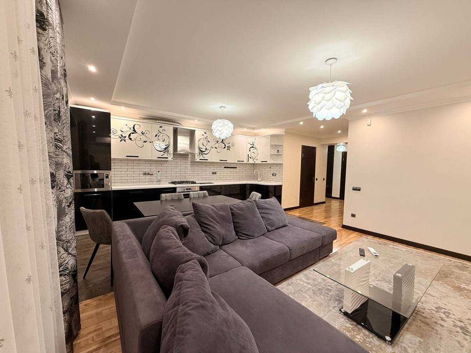 Кухня-студія +2 кімнати