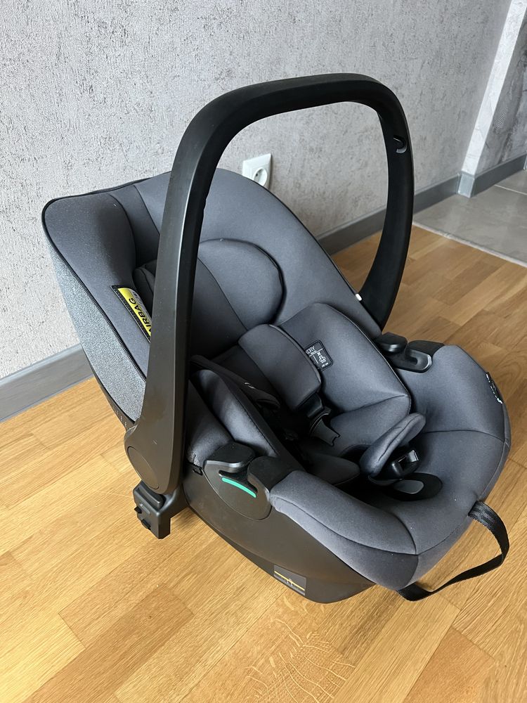 Автокрісло Chicco Kory Plus i-Size (0+) Black – як нове!
