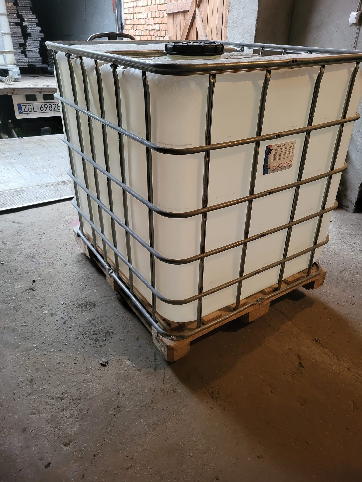 Mauzer zbiornik 1000l czysty.