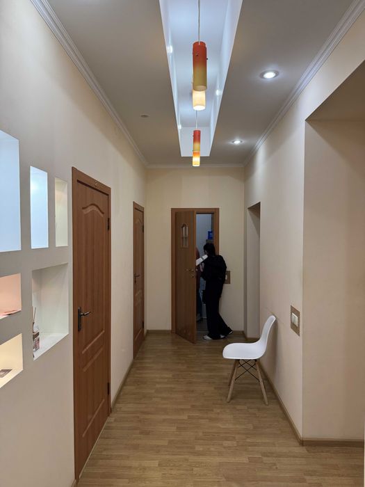 Власник. Великий кабінет 21 м² у центрі з водою і балконом