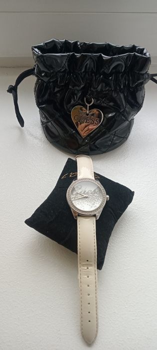 Женские часы Guess