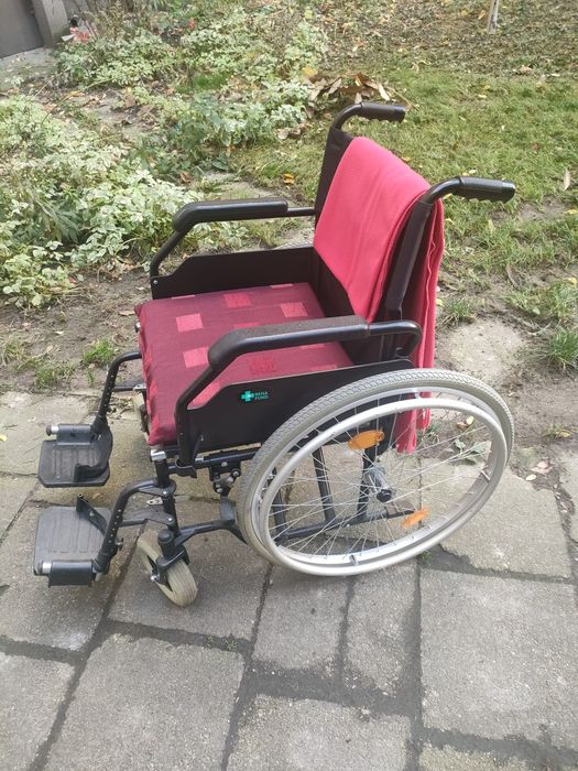 Sprzedam wózek inwalidzki oraz wózek do higieny w bardzo dobrym stanie