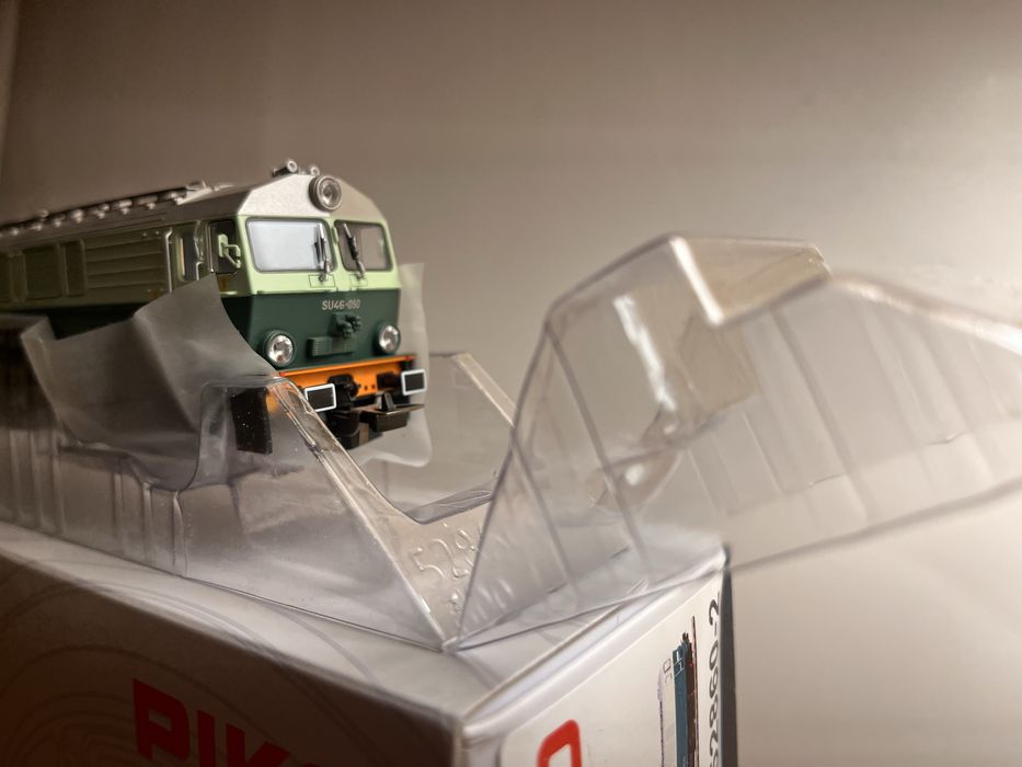 Spalinowóz lokomotywa PKP SU46-050 Piko 52860-2 Rarytas