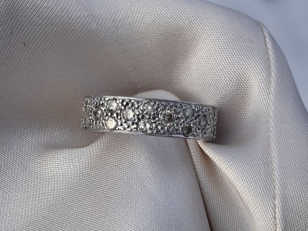 Piekny ciezki pierścionek  18 karat 750 białe złoto 0.33ct diamenty
