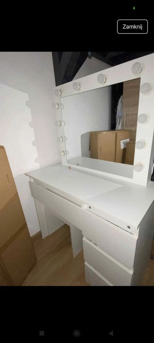 Toaletka z lustrem LED