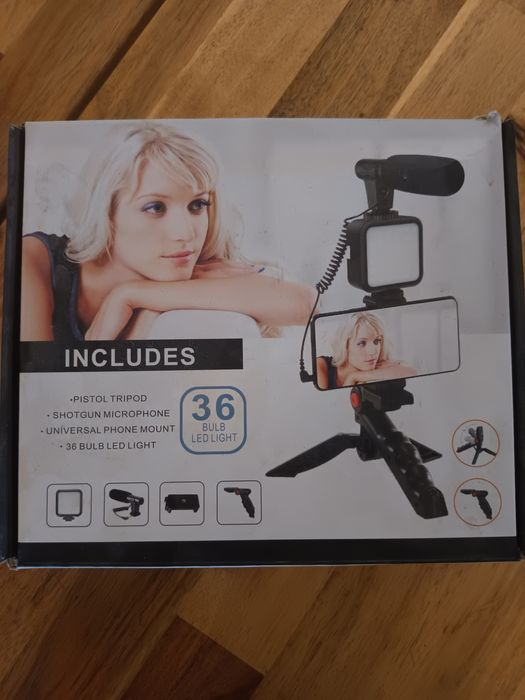 Suporte com microfone e luz para filmagens