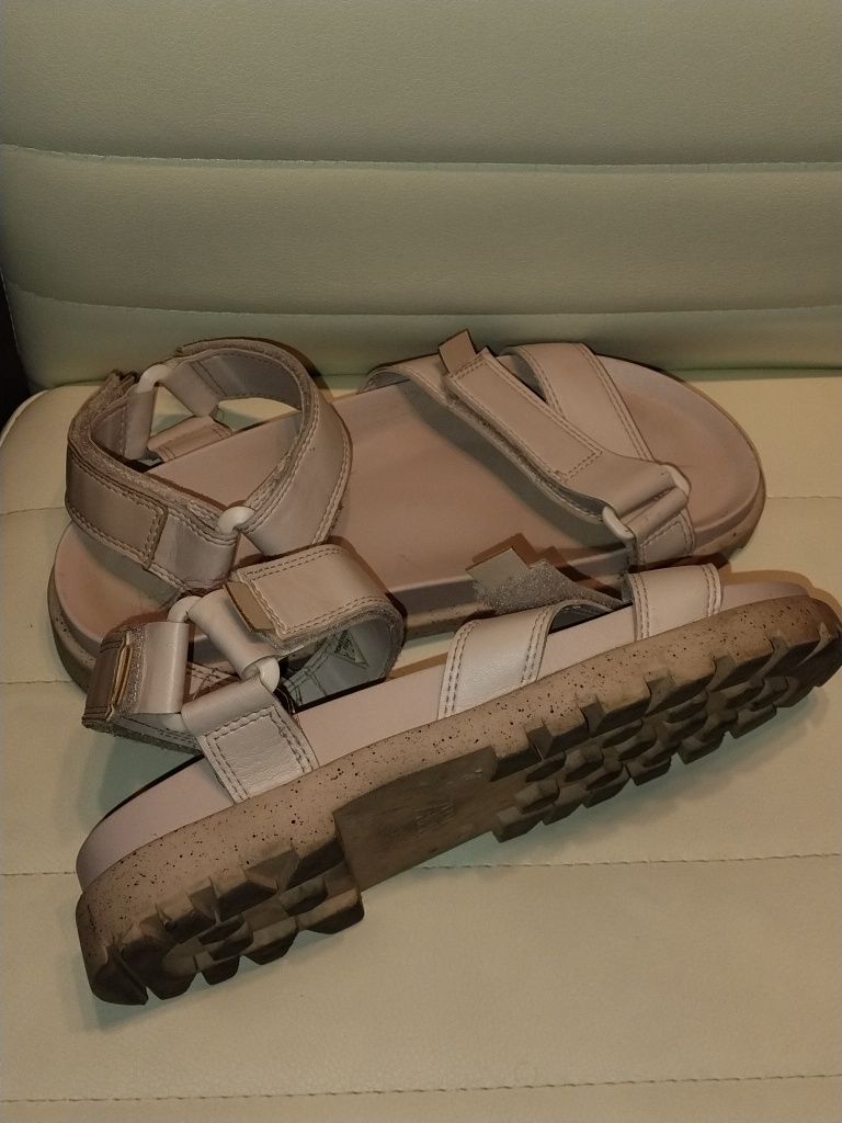 Sprzedam sandałki r. 37 Zara