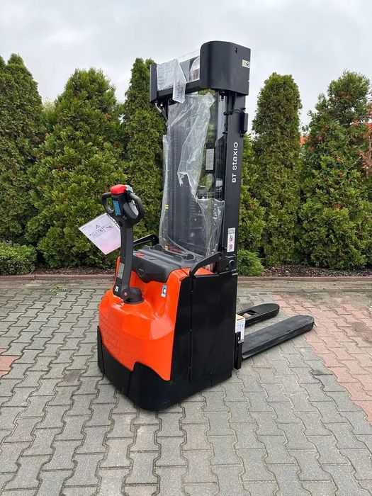 Toyota SWE160  Elektryczny wózek paletowy z masztem