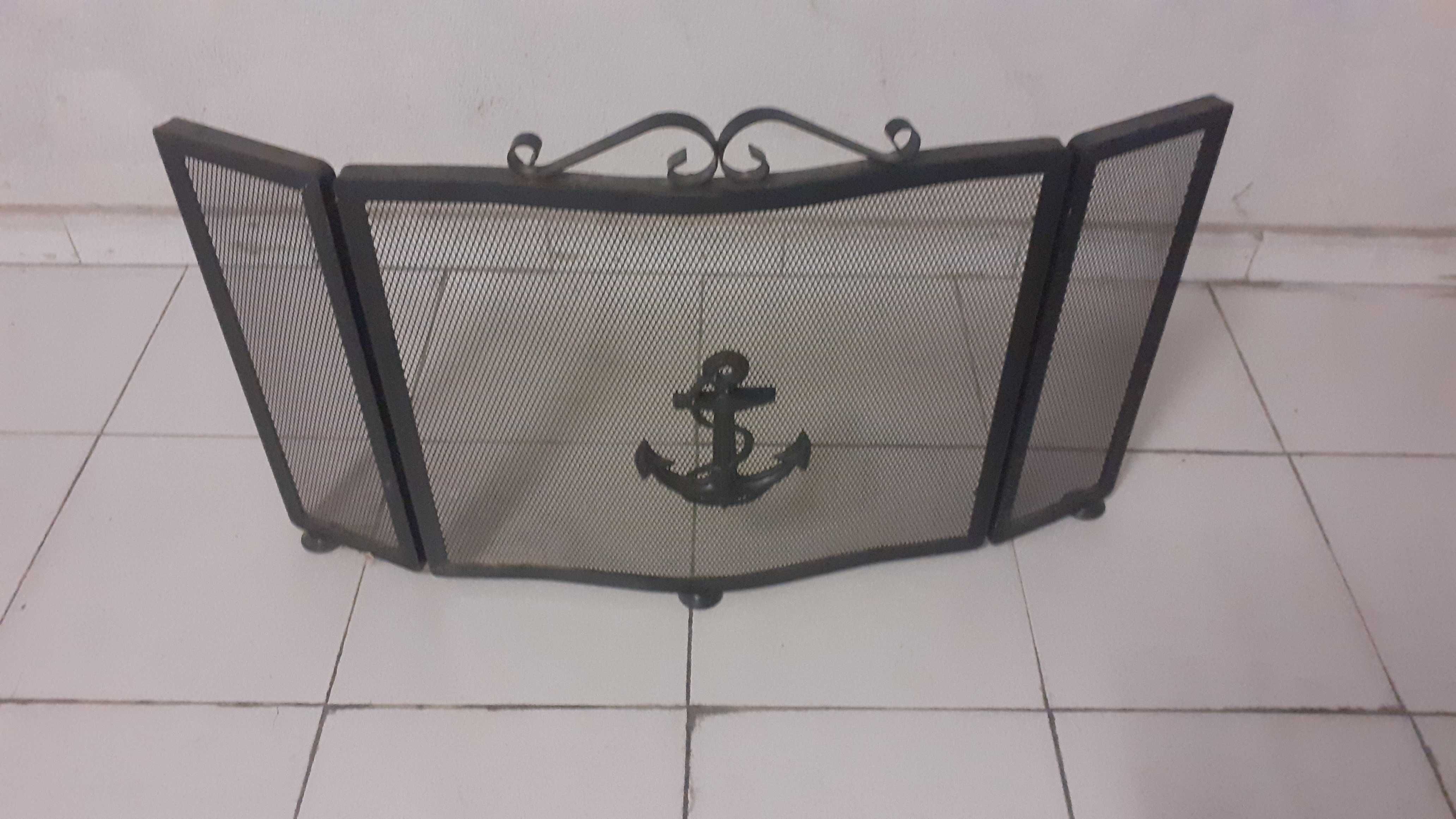 Proteção de lareira em ferro