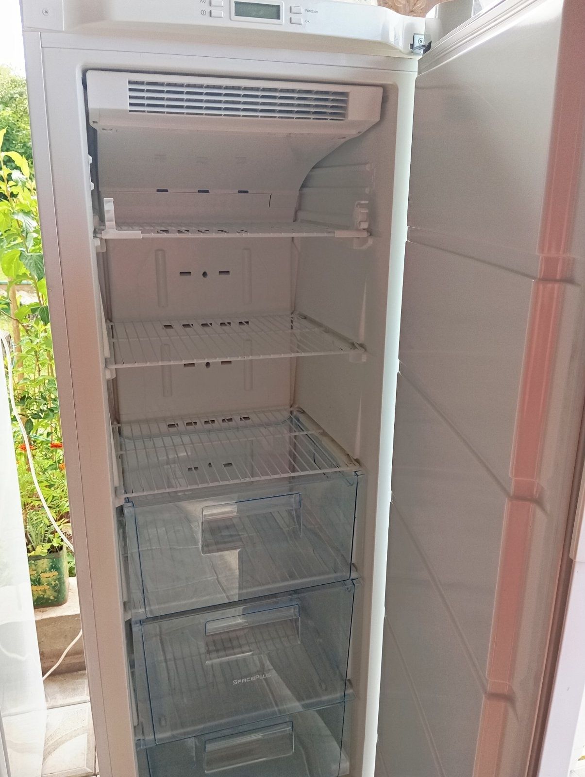 Морозильна камера Electrolux