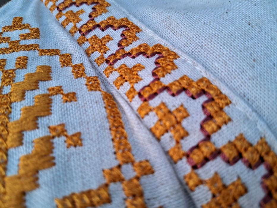 Сукня-вишиванка з поясом в українському етнічному стилі