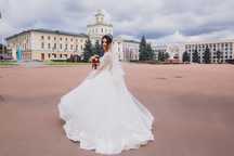 Розкішна весільна сукня