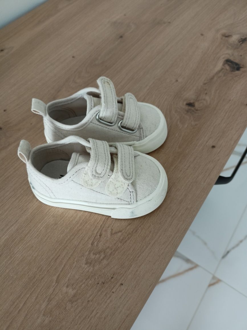 Trampki niemowlęce 18/19