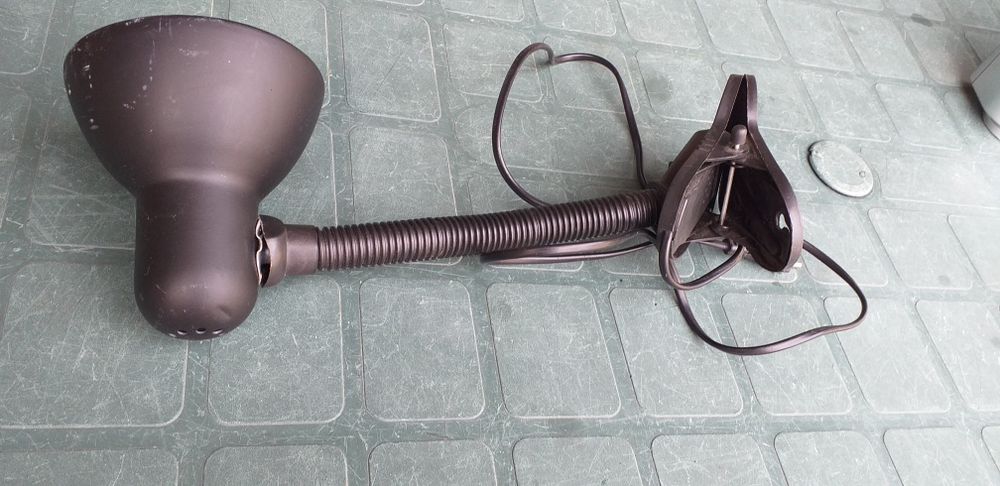 Candeiro 250V/50-60HZ em ótimo estado