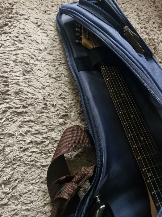 Электрогитара j8 ,комбоусилитель aroma AG-10, кабель Planet waves