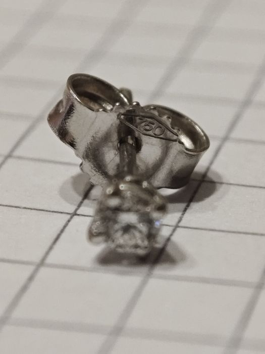Золоті сережки з діамантами 0.2 ct, 750 проба.