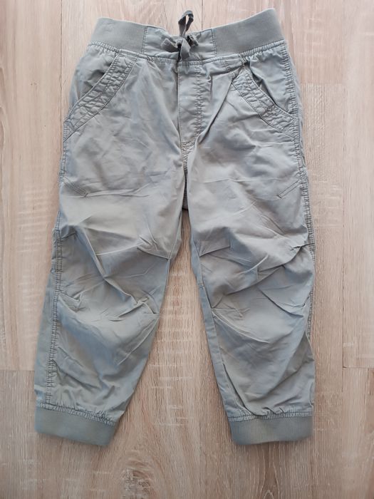 Zestaw 4szt. spodnie chłopięce joggery, górskie H&M Queucha r.104