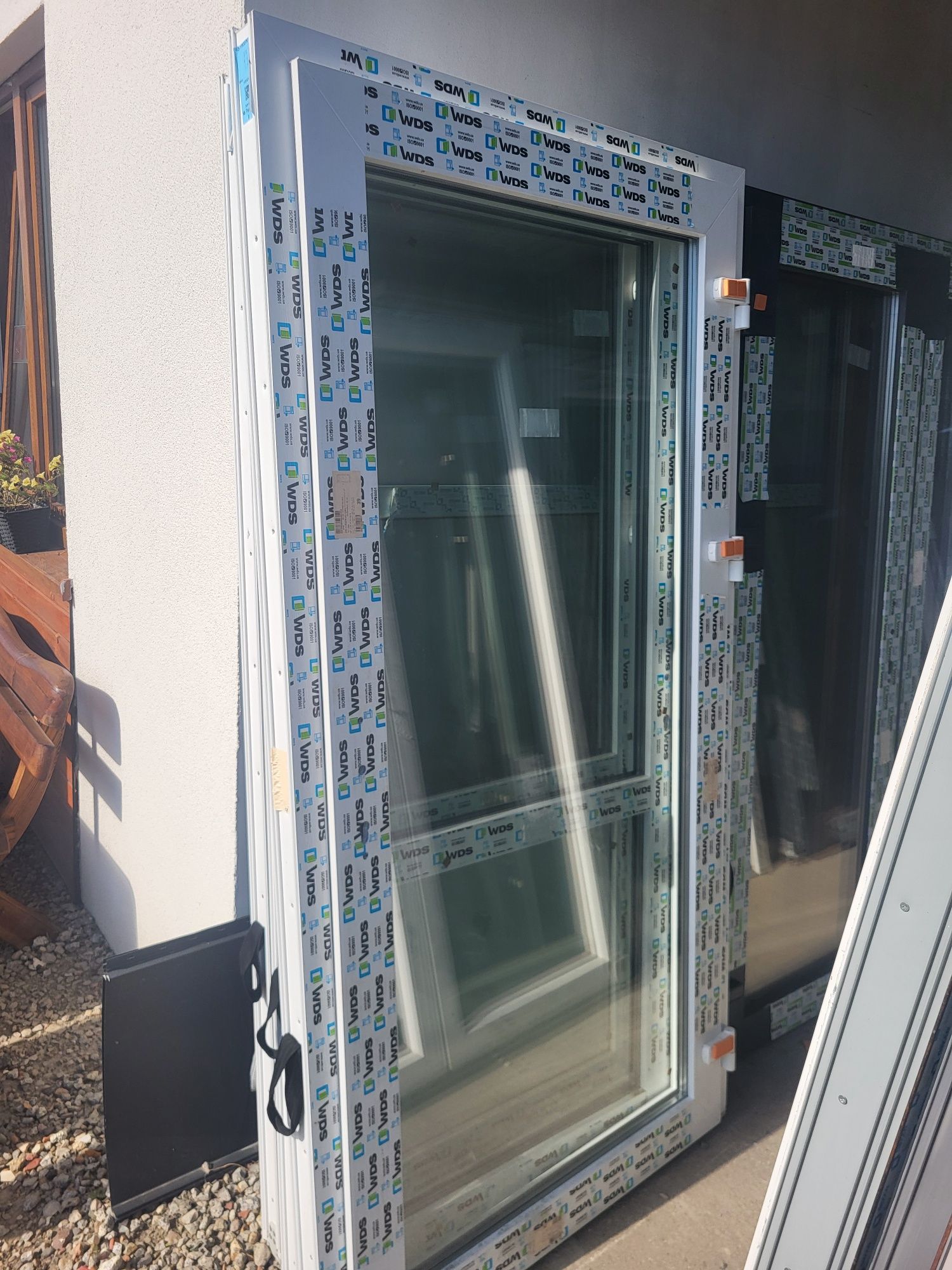 Drzwi zewnętrzne PCV 110x210 trzyszybowe