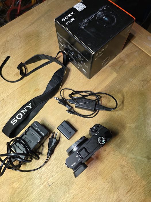 Sony A6300 BODY - BDB mało używany (1.6K shoots)+ ładowarka, 2 baterie