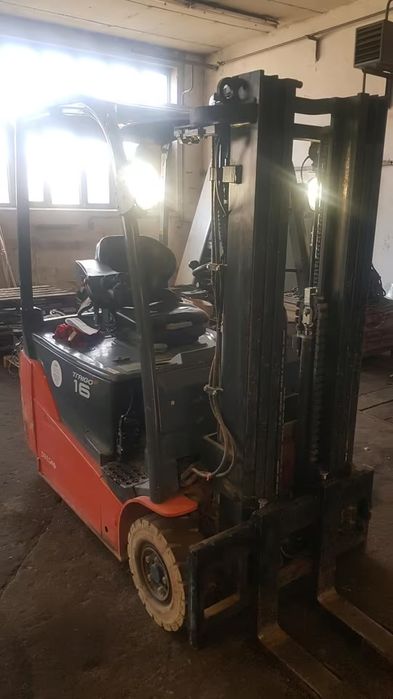 Wózek widłowy Toyota 8FBE16T, triplex, elektryczny przesuw